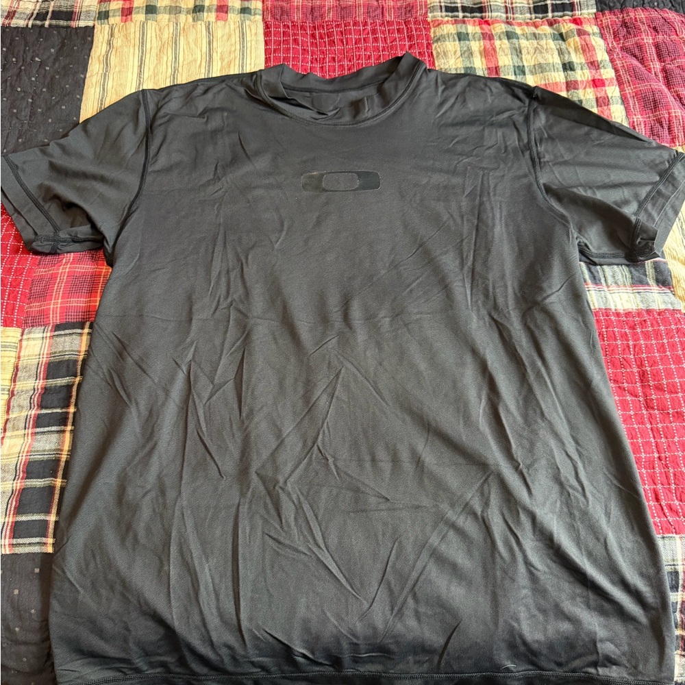 Oakley Black Short Sleeve Surfing Rash Guard Beach Tee Men’s XL